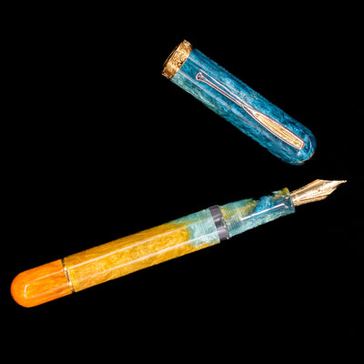 An overhead view of the Nahvalur Voyage Fountain Pen - Hawaii uncapped.