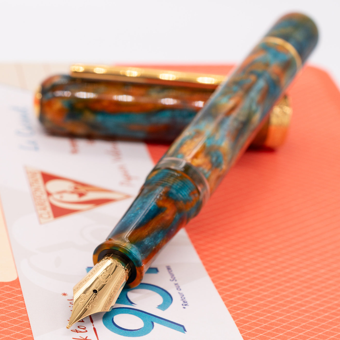 Nahvalur Voyage Fountain Pen - Summer uncapped