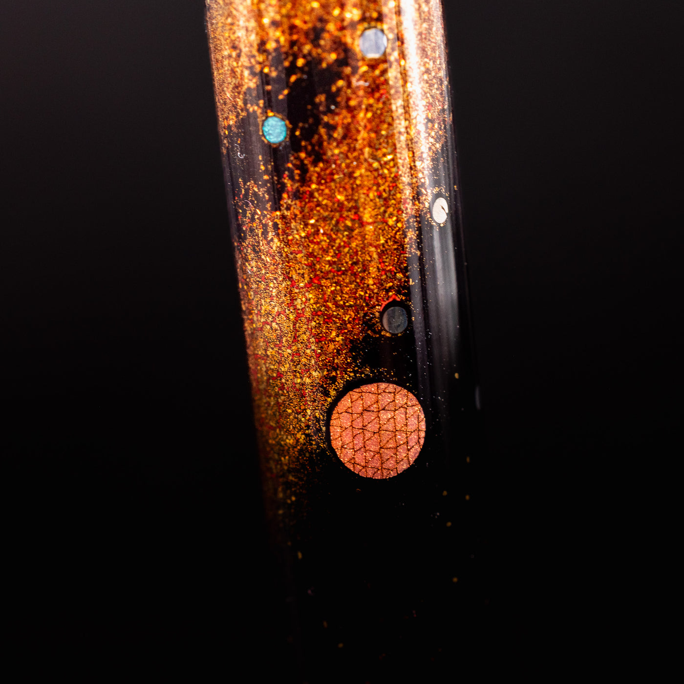 Close-up of galaxy-themed barrel artwork – Featuring shimmering Raden (mother-of-pearl) and Togidashi Maki-e techniques representing the Milky Way.