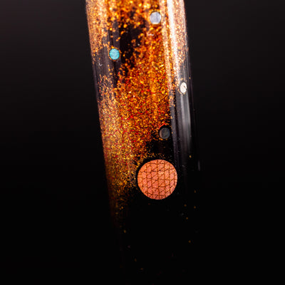 Close-up of galaxy-themed barrel artwork – Featuring shimmering Raden (mother-of-pearl) and Togidashi Maki-e techniques representing the Milky Way.