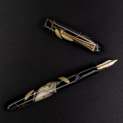 Overhead view of uncapped pen – Highlighting the detailed chinkin design running continuously along the barrel and section.