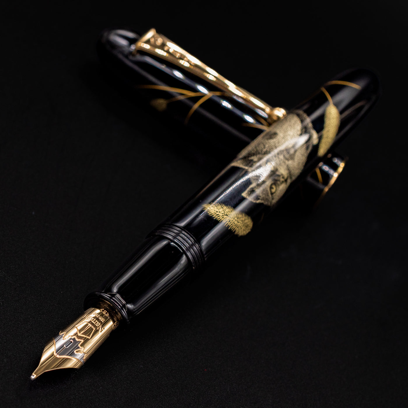 Uncapped pen leaning toward the camera – Capturing the rich luster of hand-applied urushi lacquer and the fine texture of gold inlay.