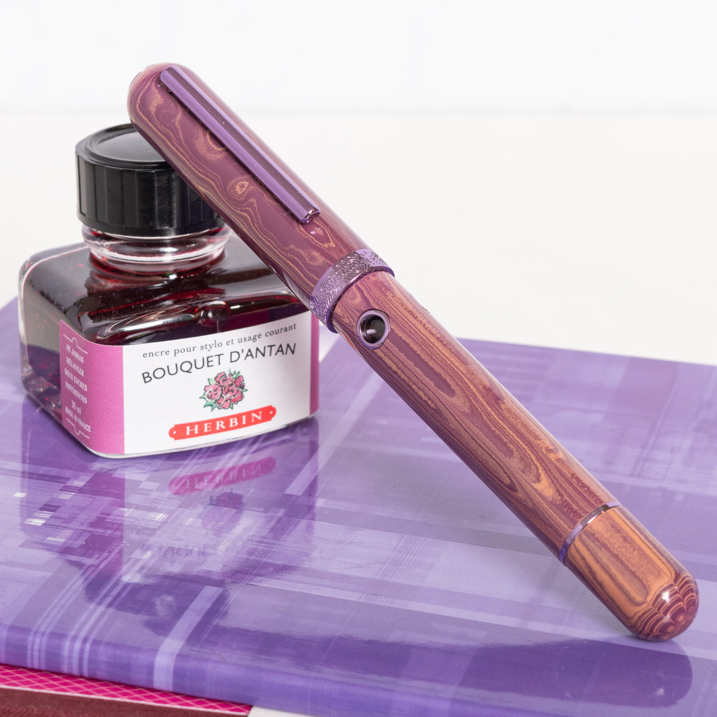 Nahvalur Nautilus Mousseline Lilas Fountain Pen capped