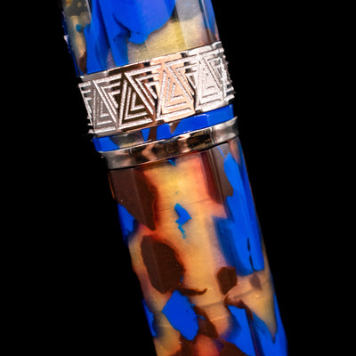A macro shot of the center band and lucen highlights throught the OMAS Paragon Fountain Pen - Blue Lucen.