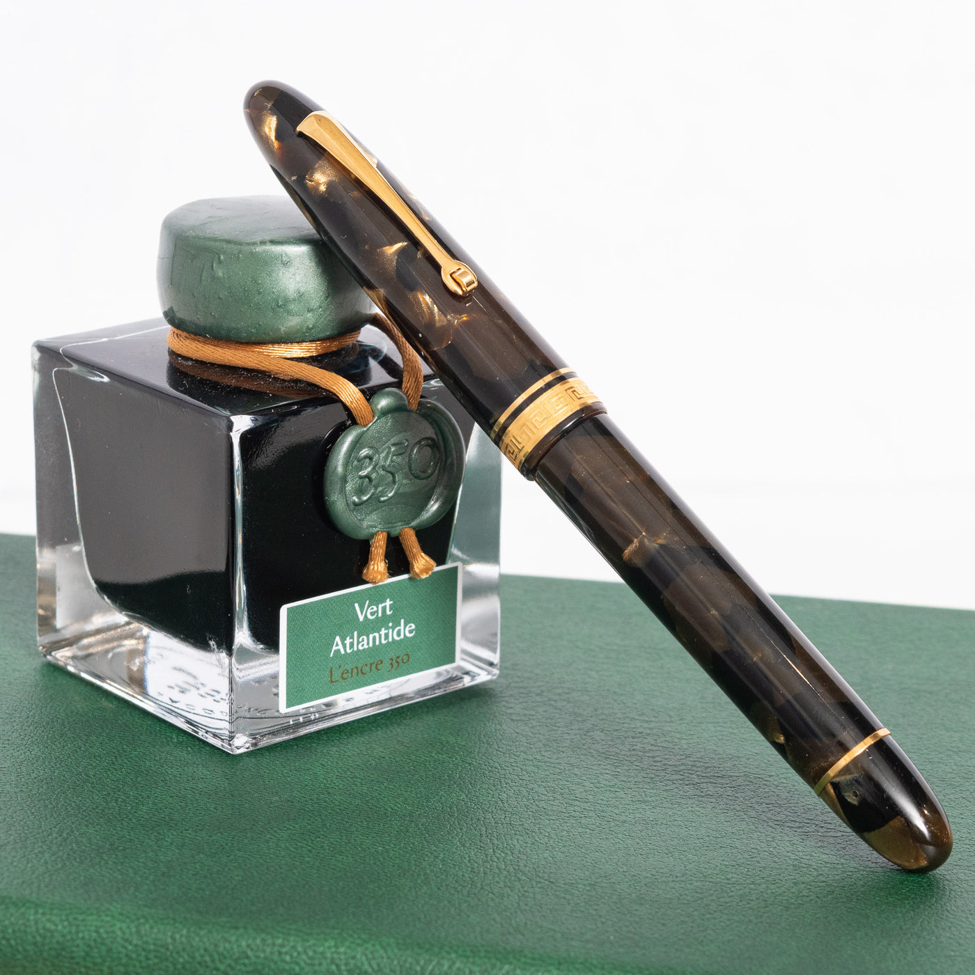 Omas Ogiva Autunno Autumn Green Celluloid Fountain Pen Capped