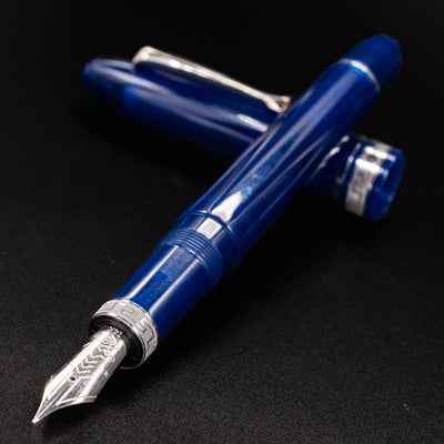 Omas Ogiva Fountain Pen - Blu Silver uncapped