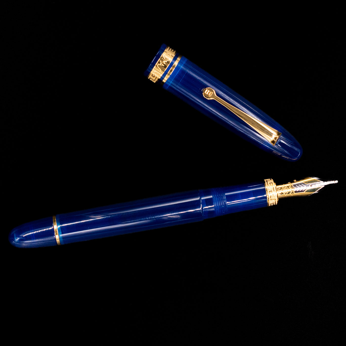 An ovrhead view of the Omas Ogiva Fountain Pen - Blue Gold uncapped.