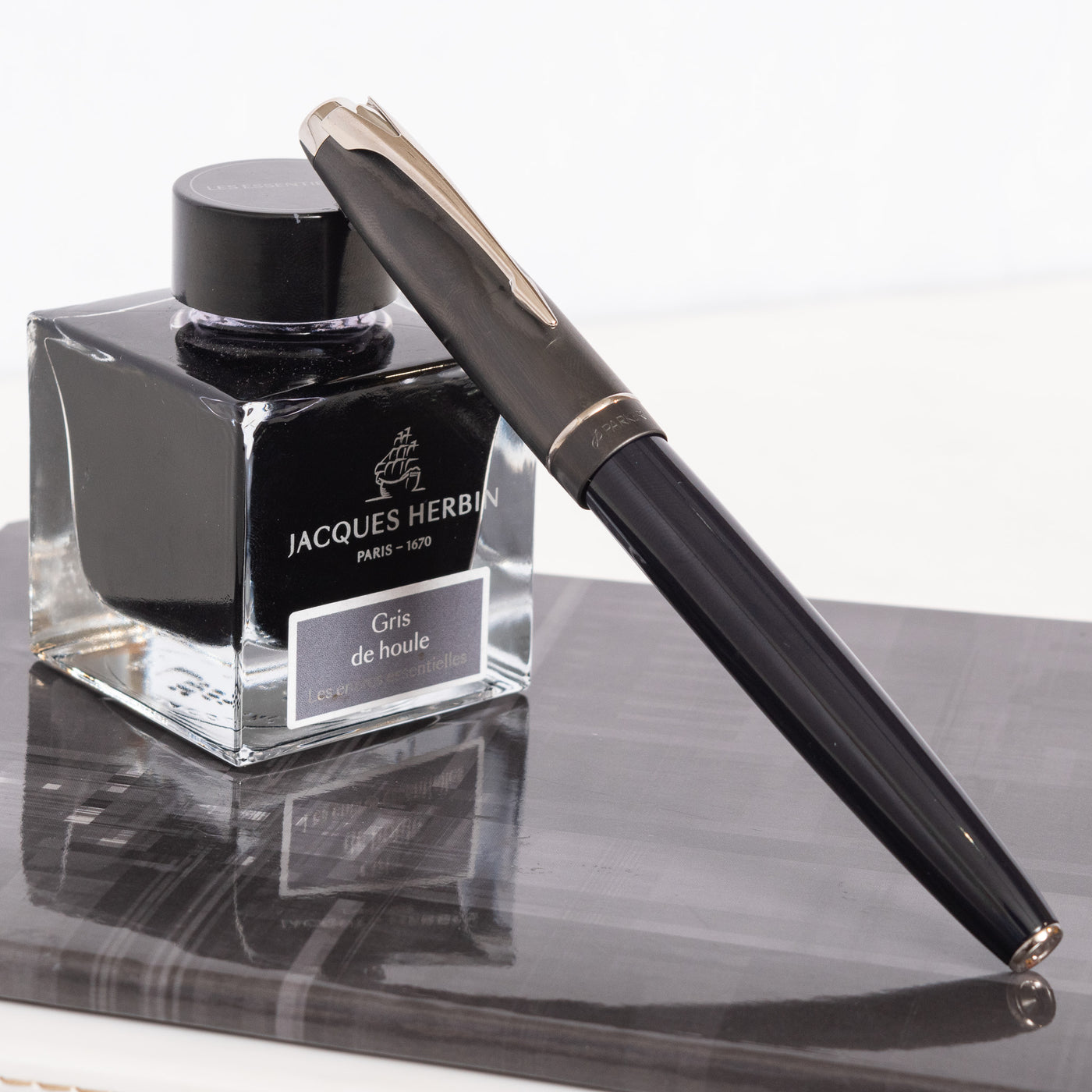 Parker 100 Cobalt Black Fountain Pen Capped