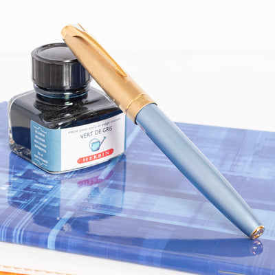Parker 100 Diamond Blue Fountain Pen Capped