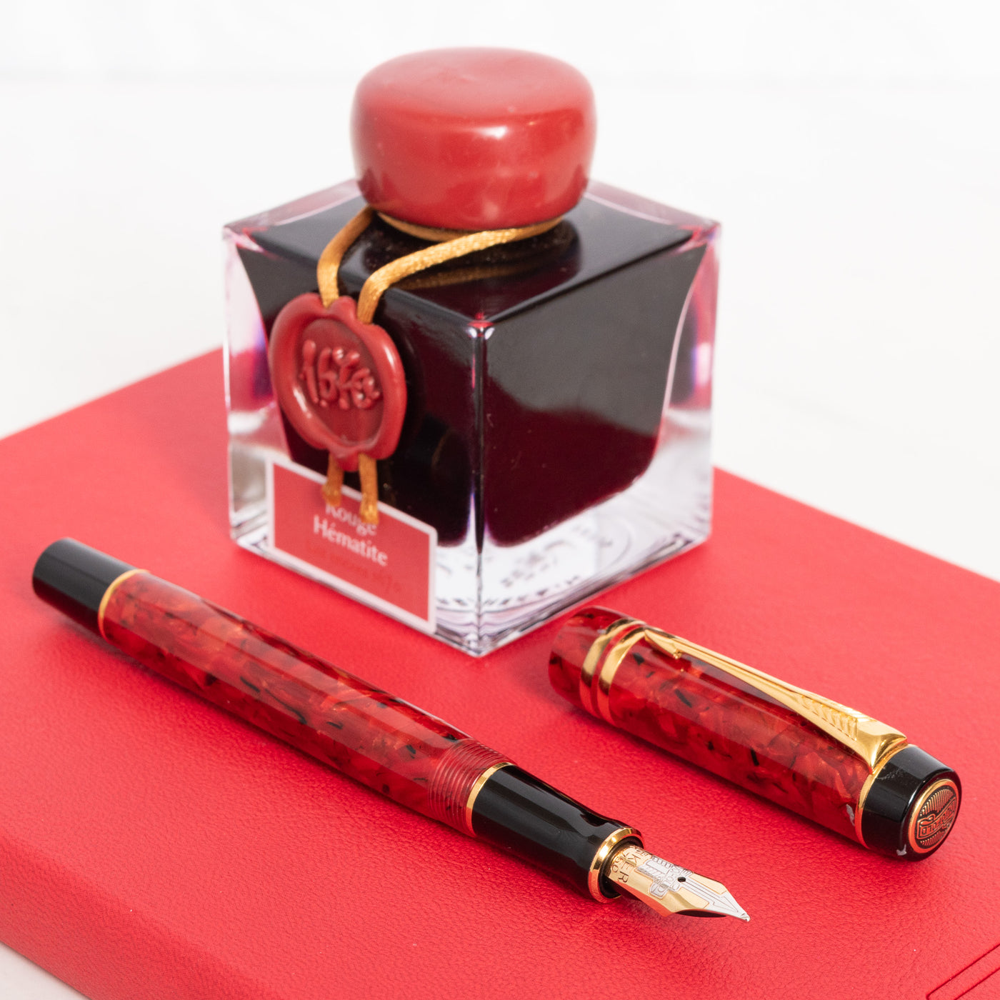 Parker Duofold International Jasper Red Fountain Pen black swirls