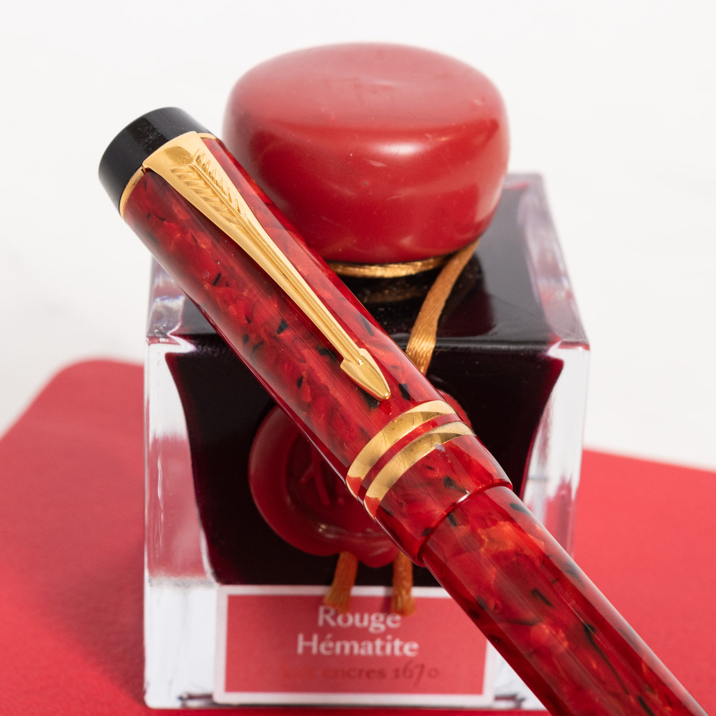 Parker Duofold International Jasper Red Fountain Pen gold clip detail