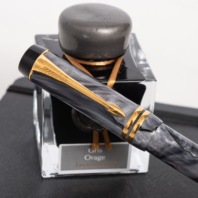 Parker Duofold Centennial Grey Pearl Fountain Pen clip