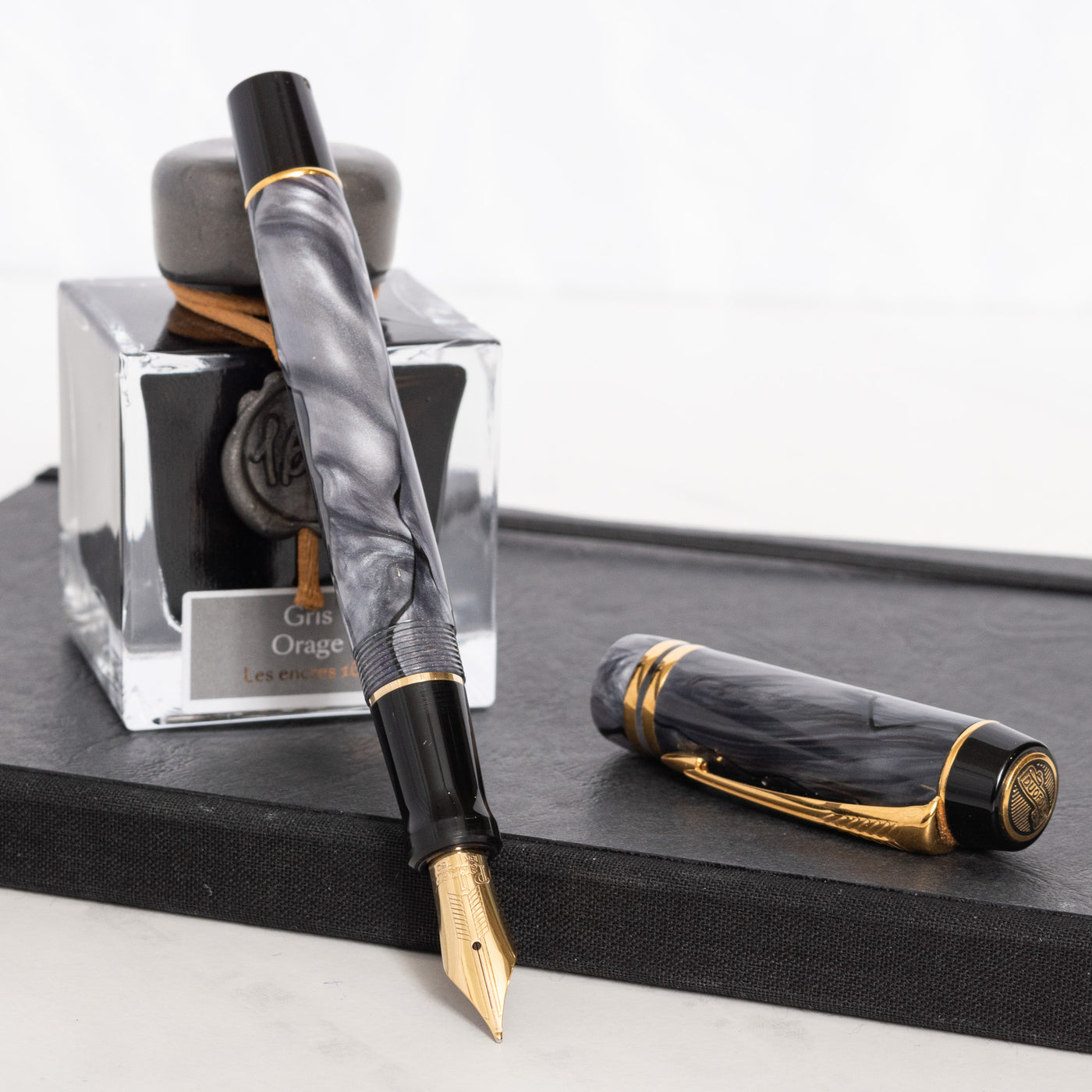 Parker Duofold Centennial Grey Pearl Fountain Pen uncapped