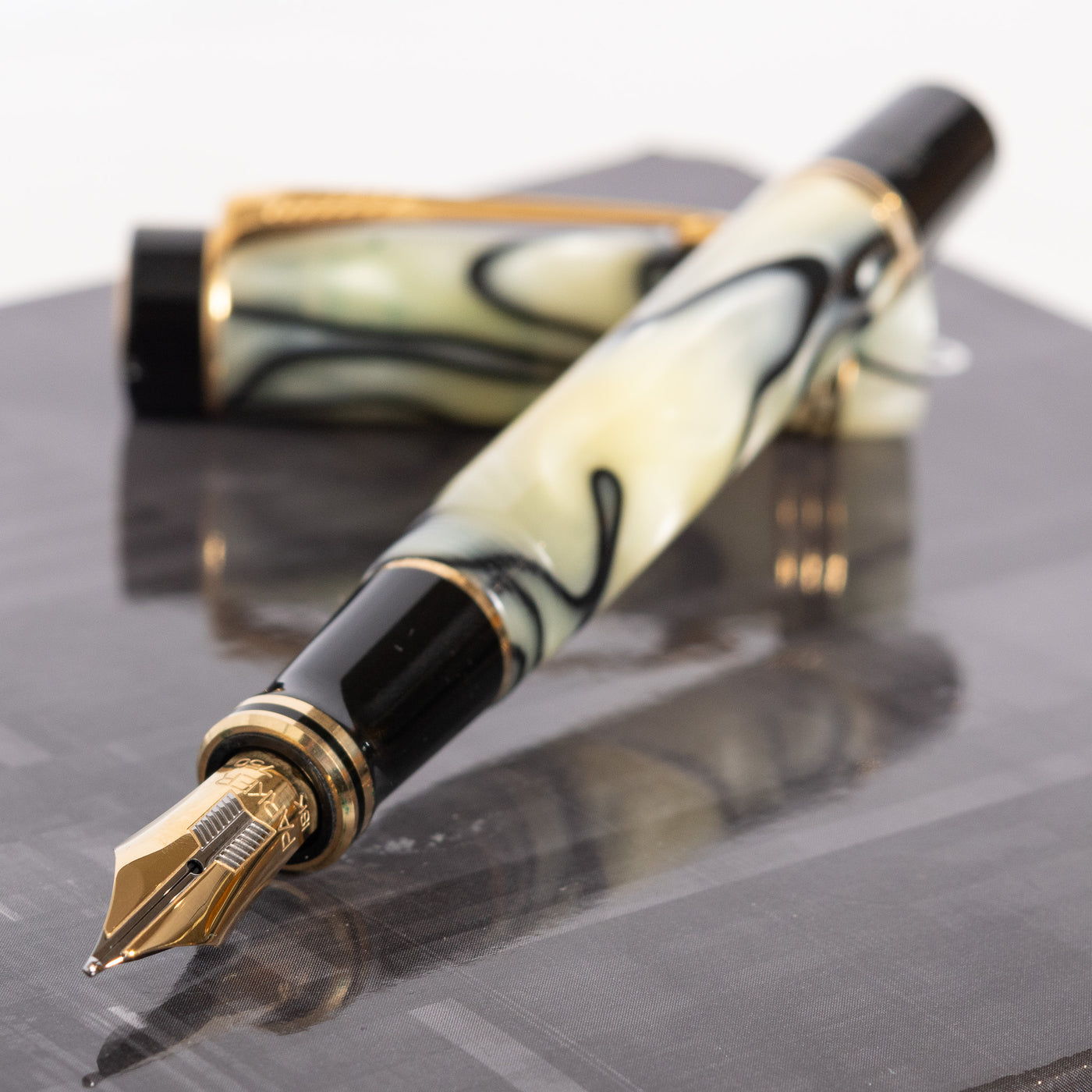 Parker Duofold Centennial Norman Rockwell Fountain Pen Uncapped