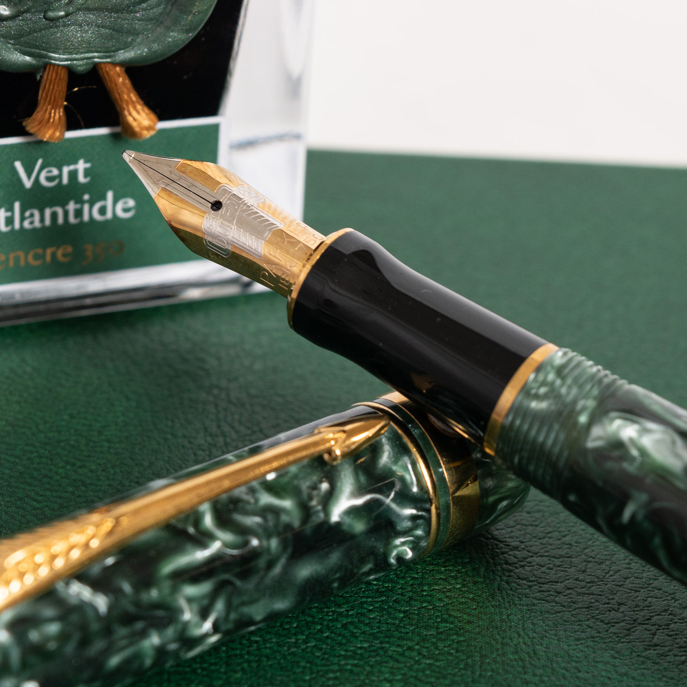 Parker Duofold International Green Marble Fountain Pen 18k nib