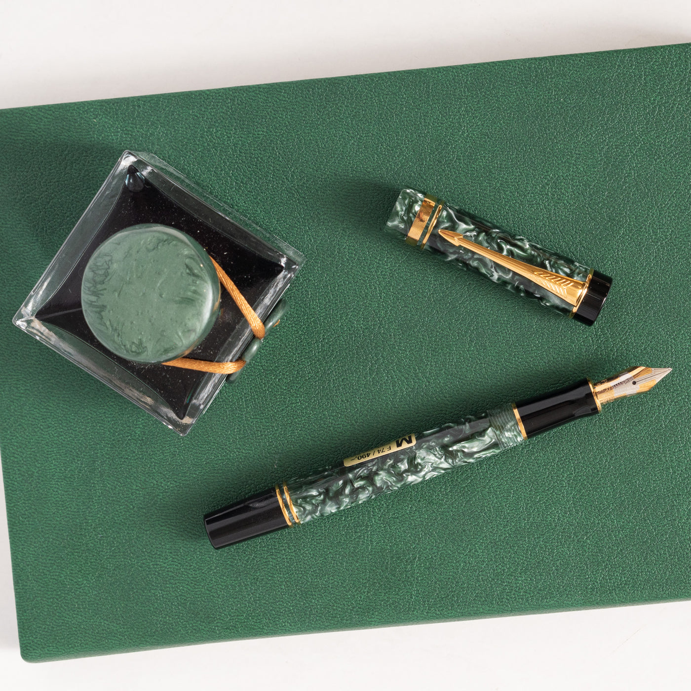 Parker Duofold International Green Marble Fountain Pen body detail