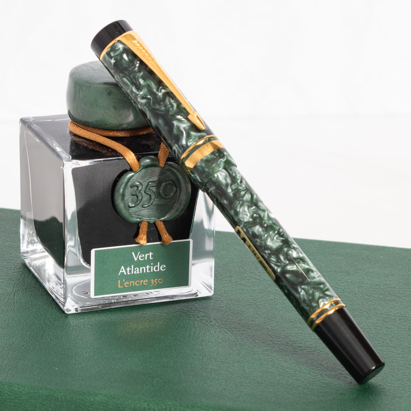 Parker Duofold International Green Marble Fountain Pen capped