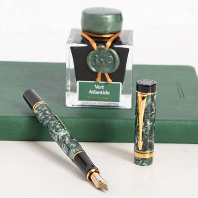 Parker Duofold International Green Marble Fountain Pen gold trim