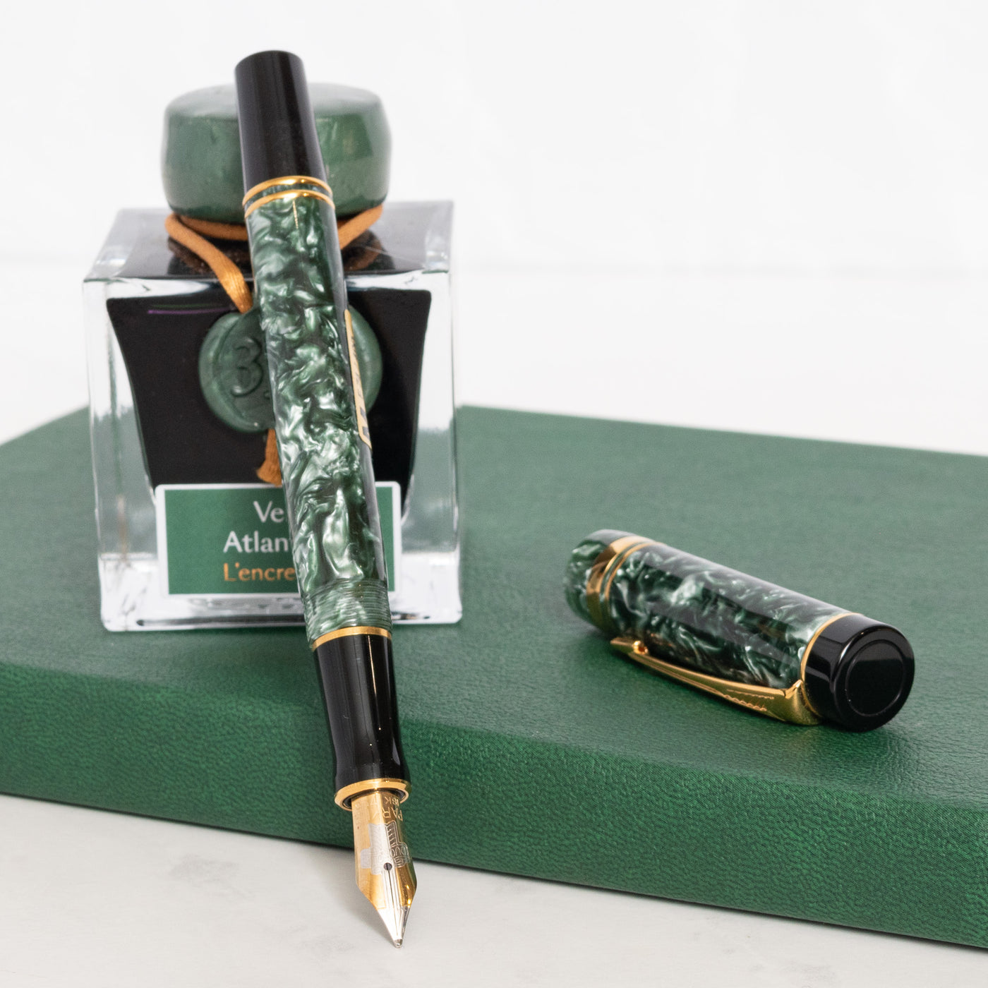 Parker Duofold International Green Marble Fountain Pen uncapped