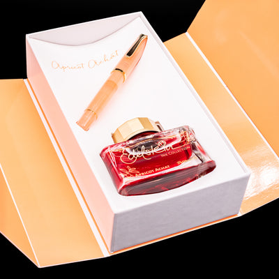 The inner packaging of the Pelikan Classic M200 Fountain Pen Gift Set - Apricot Achat.