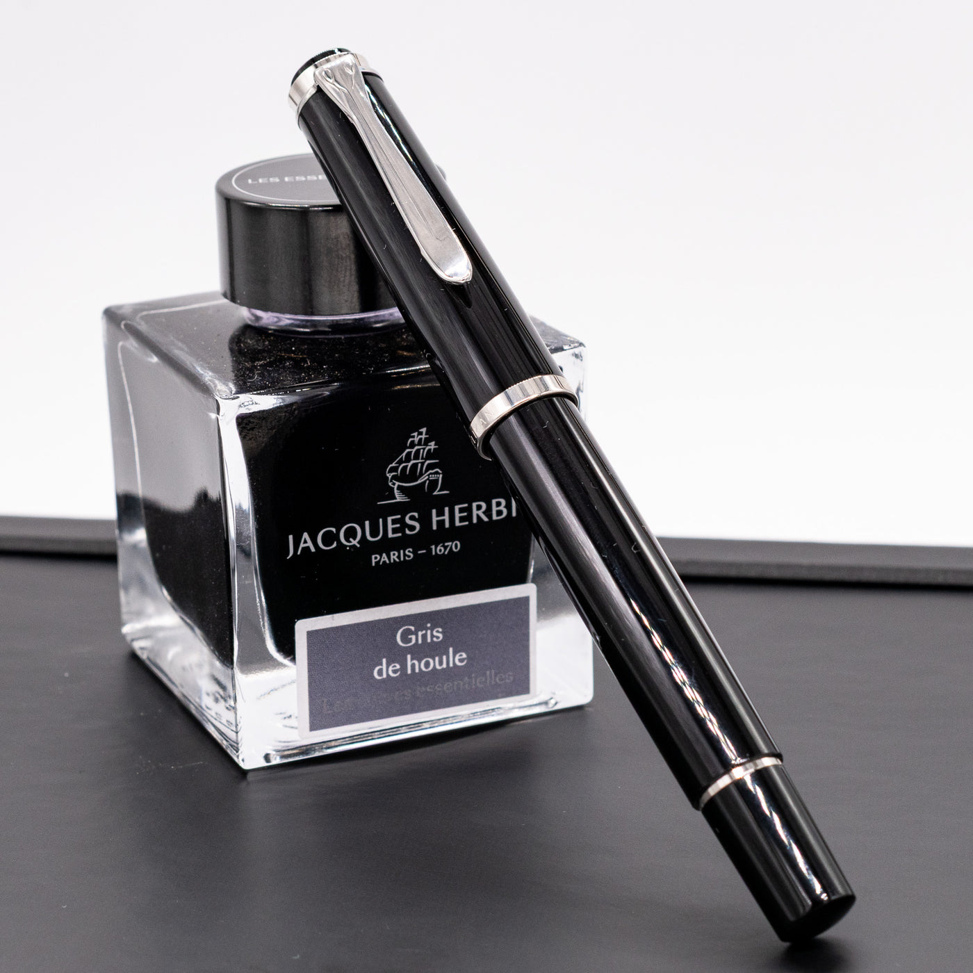 Pelikan Classic M205 Fountain Pen - Black capped
