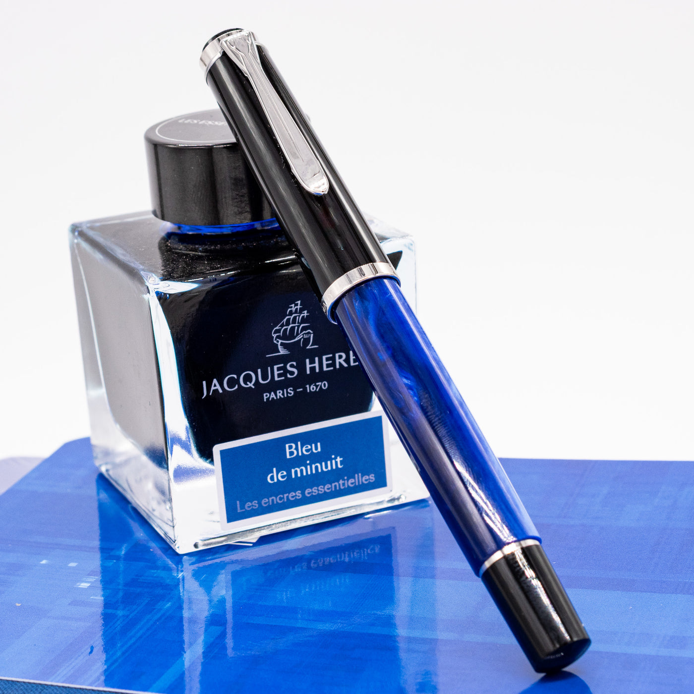 Pelikan Classic M205 Fountain Pen - Blue Marble capped