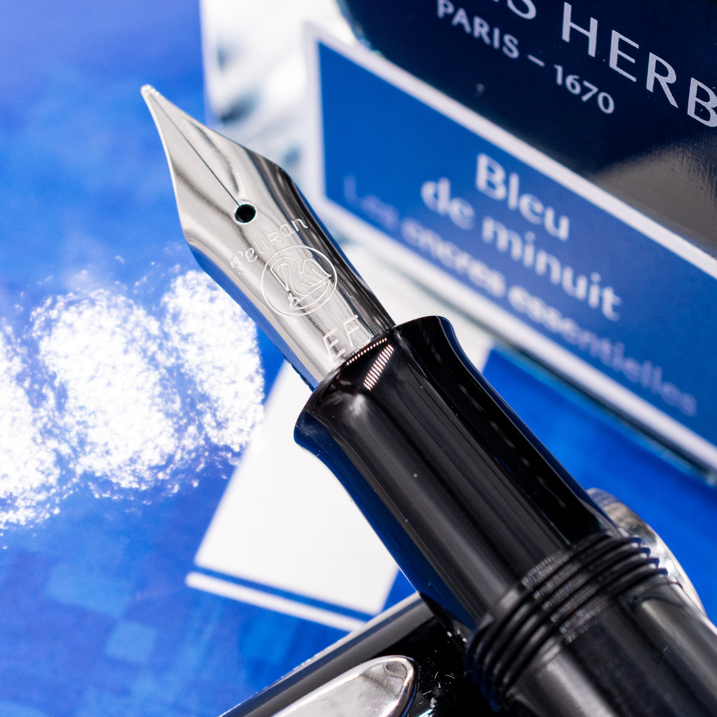 Pelikan Classic M205 Fountain Pen - Blue Marble stainless steel nib