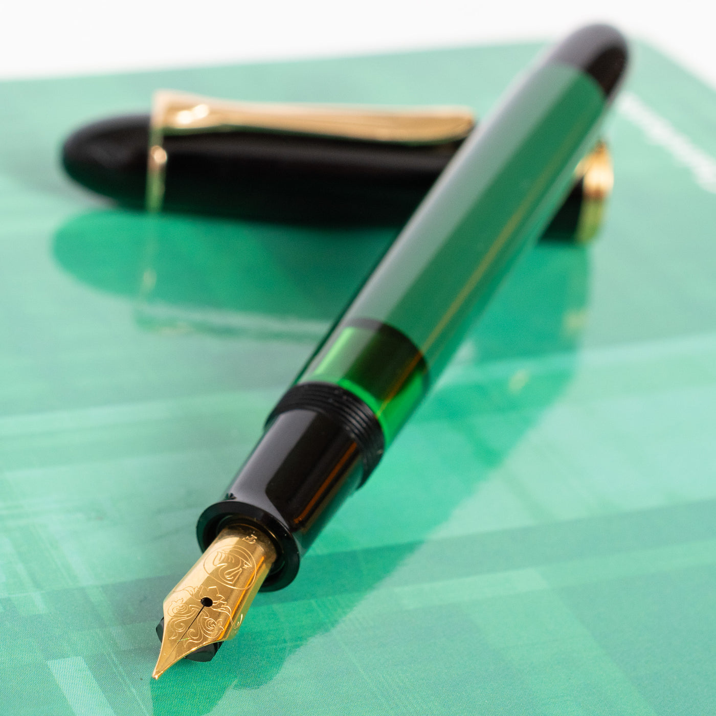 Pelikan M120 Black & Green Fountain Pen Uncapped