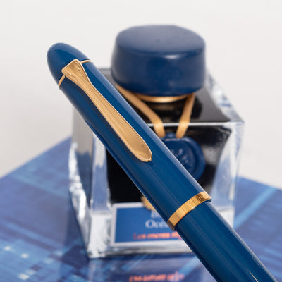 Pelikan M120 Iconic Blue Fountain Pen clip