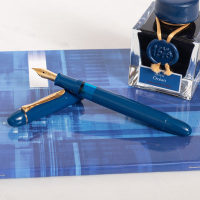 Pelikan M120 Iconic Blue Fountain Pen gold trim