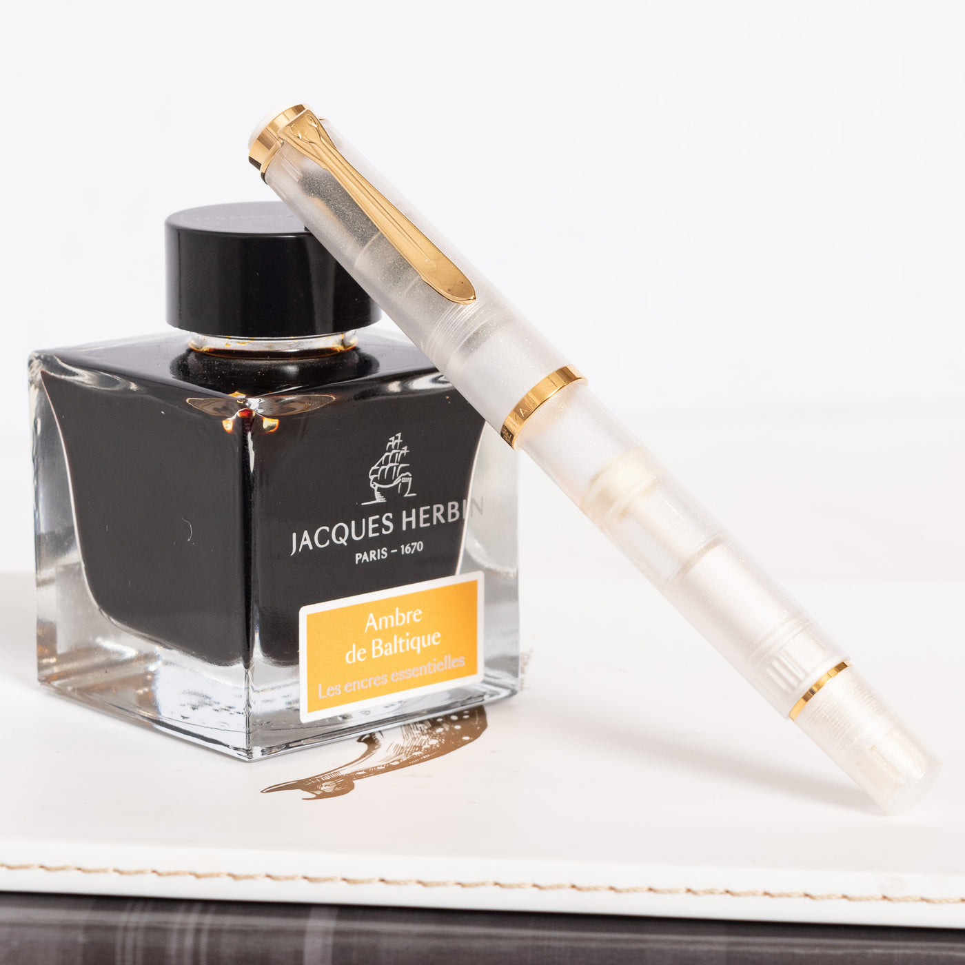 Pelikan M200 Golden Beryl Fountain Pen Capped