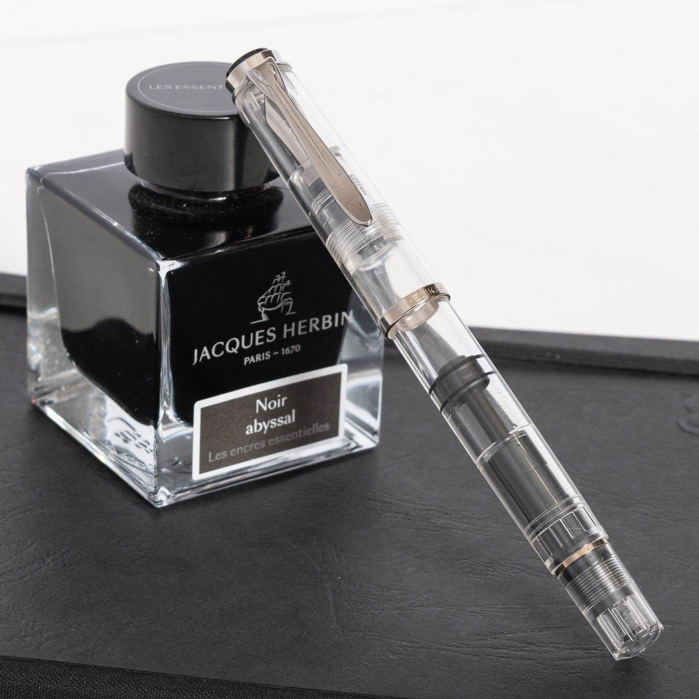 Pelikan M205 Demonstrator Fountain Pen capped