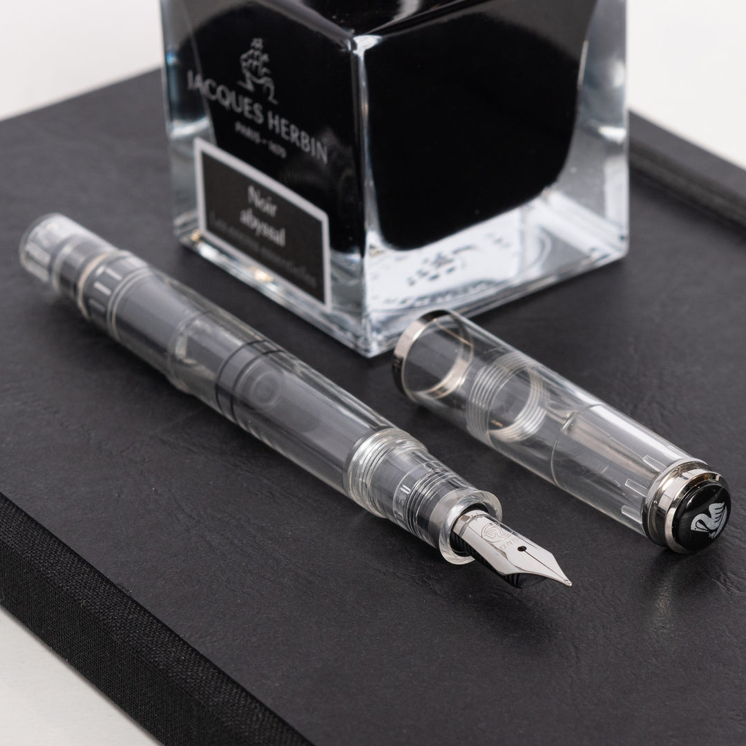 Pelikan-M205-Demonstrator-