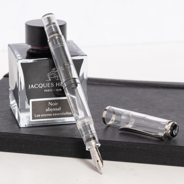 Pelikan-M205-Demonstrator-