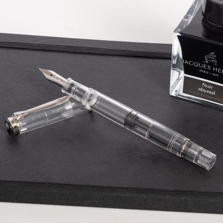 Pelikan-M205-Demonstrator-