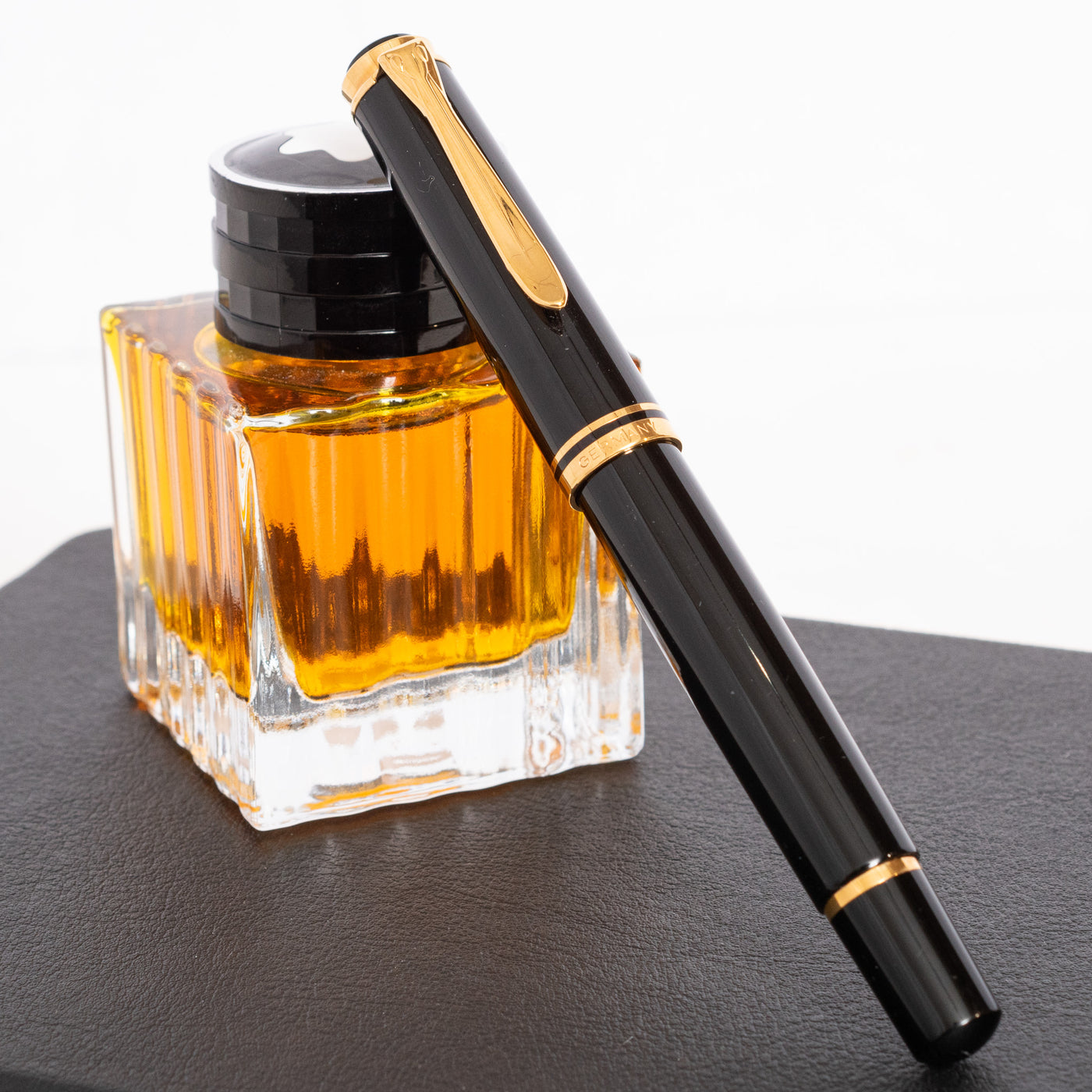 Pelikan M600 Black Old Style Fountain Pen Capped
