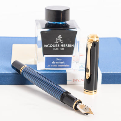 Pelikan Souveran M800 Black & Blue Fountain Pen uncapped