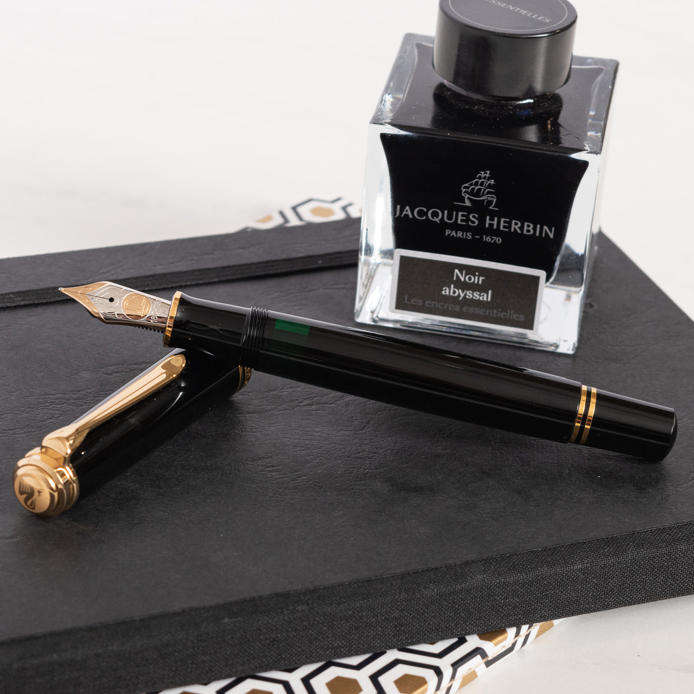 Pelikan Souveran M800 Black Fountain Pen gold trim