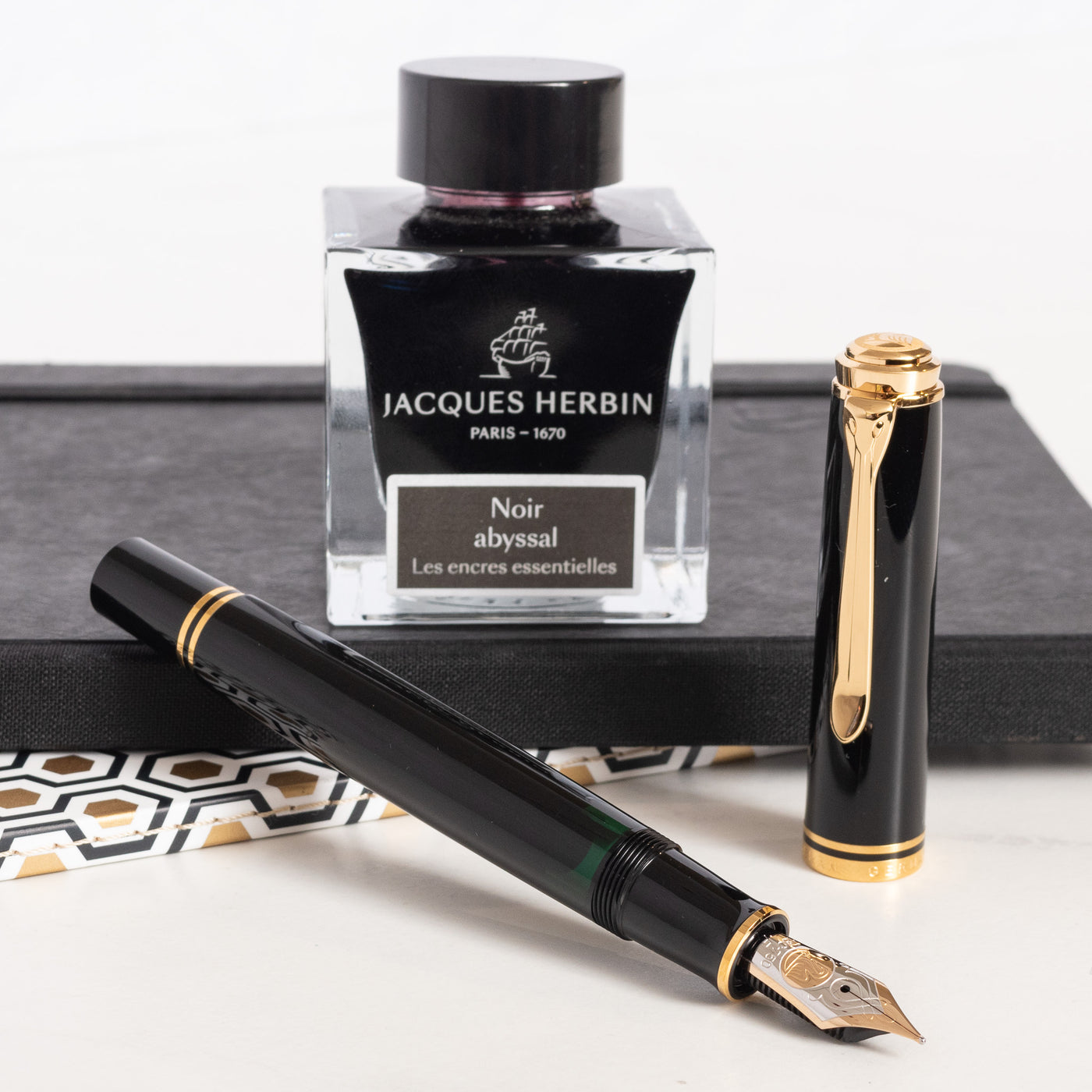 Pelikan Souveran M800 Black Fountain Pen uncapped