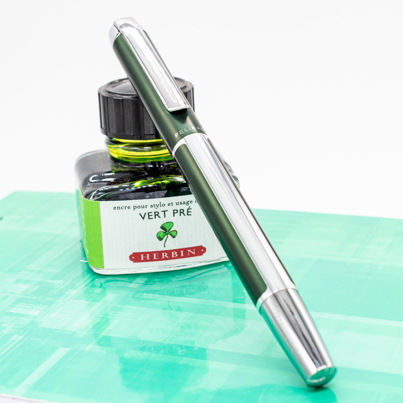Pelikan Pura P40 Fountain Pen - Deep Green capped