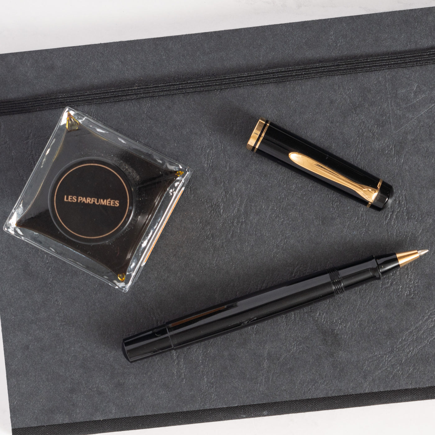 Pelikan R250 Black & Gold Old Logo Rollerball Pen souveran