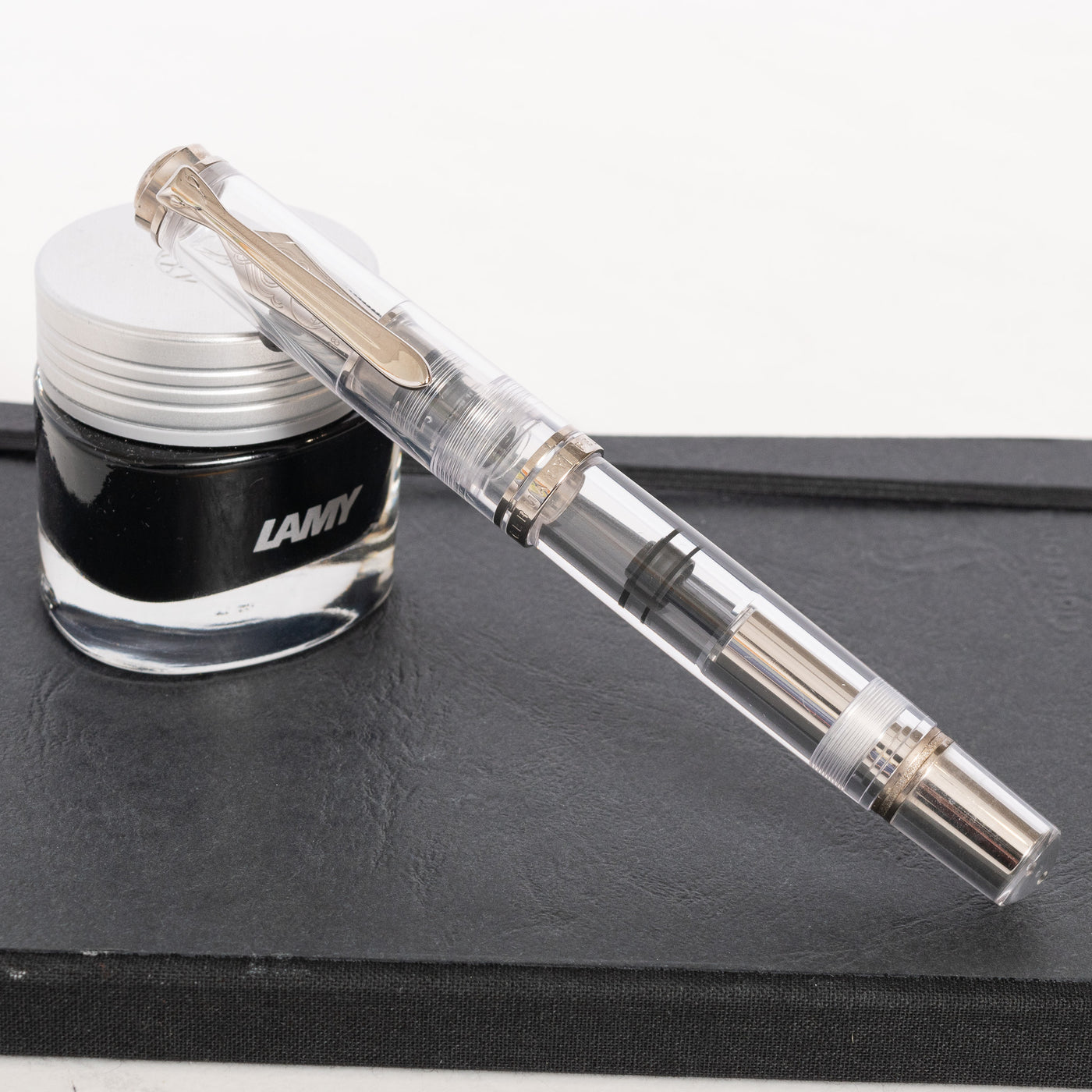 Pelikan Souveran M1005 Clear Demonstrator Fountain Pen Capped