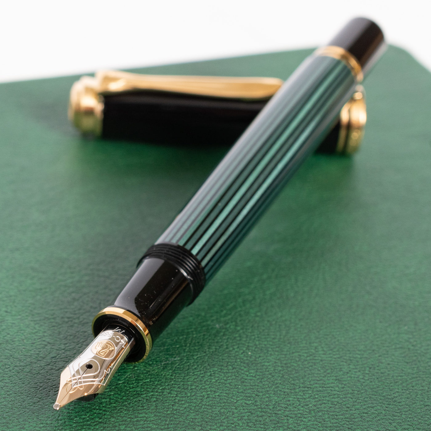 Pelikan Souveran M400 Black & Green Fountain Pen Uncapped