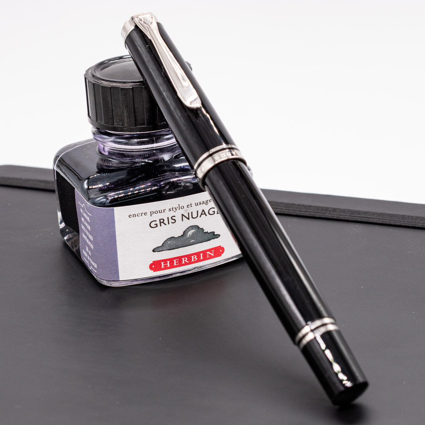 Pelikan Souveran M405 Fountain Pen - Black capped