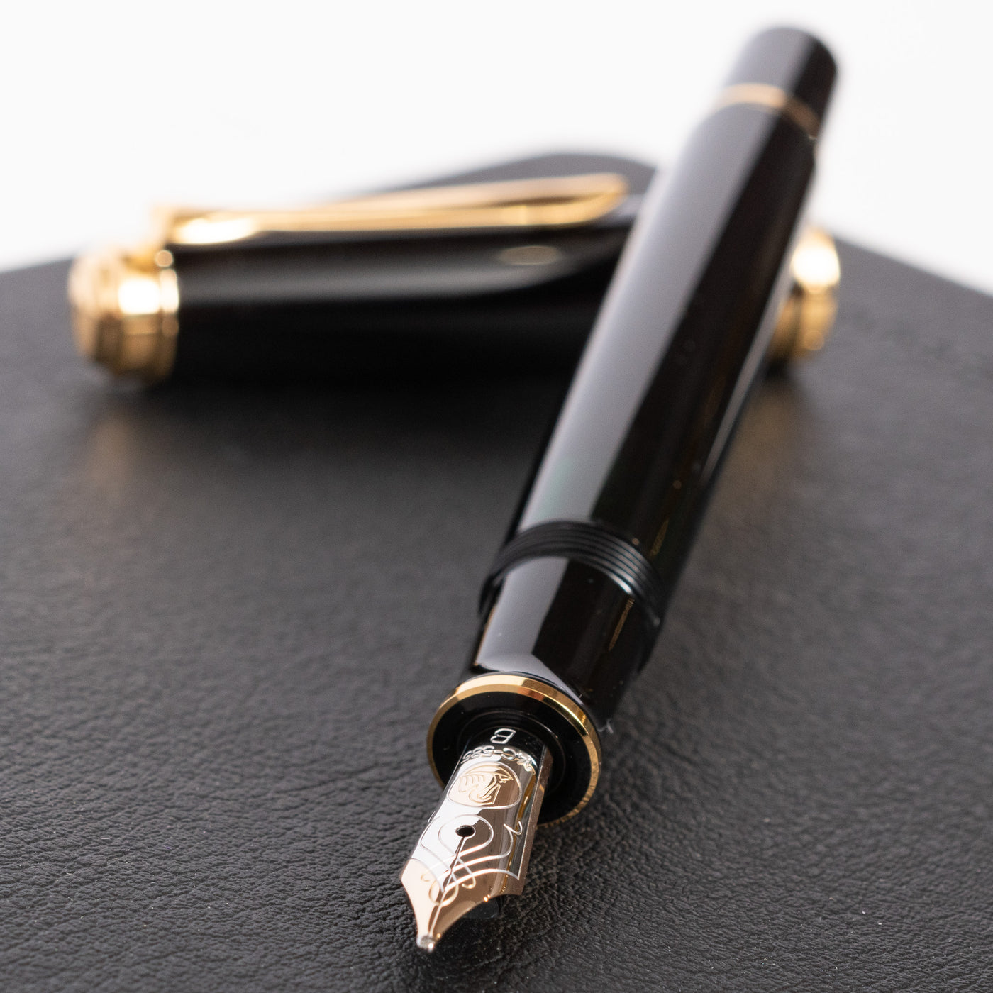 Pelikan Souveran M600 Black Fountain Pen Uncapped