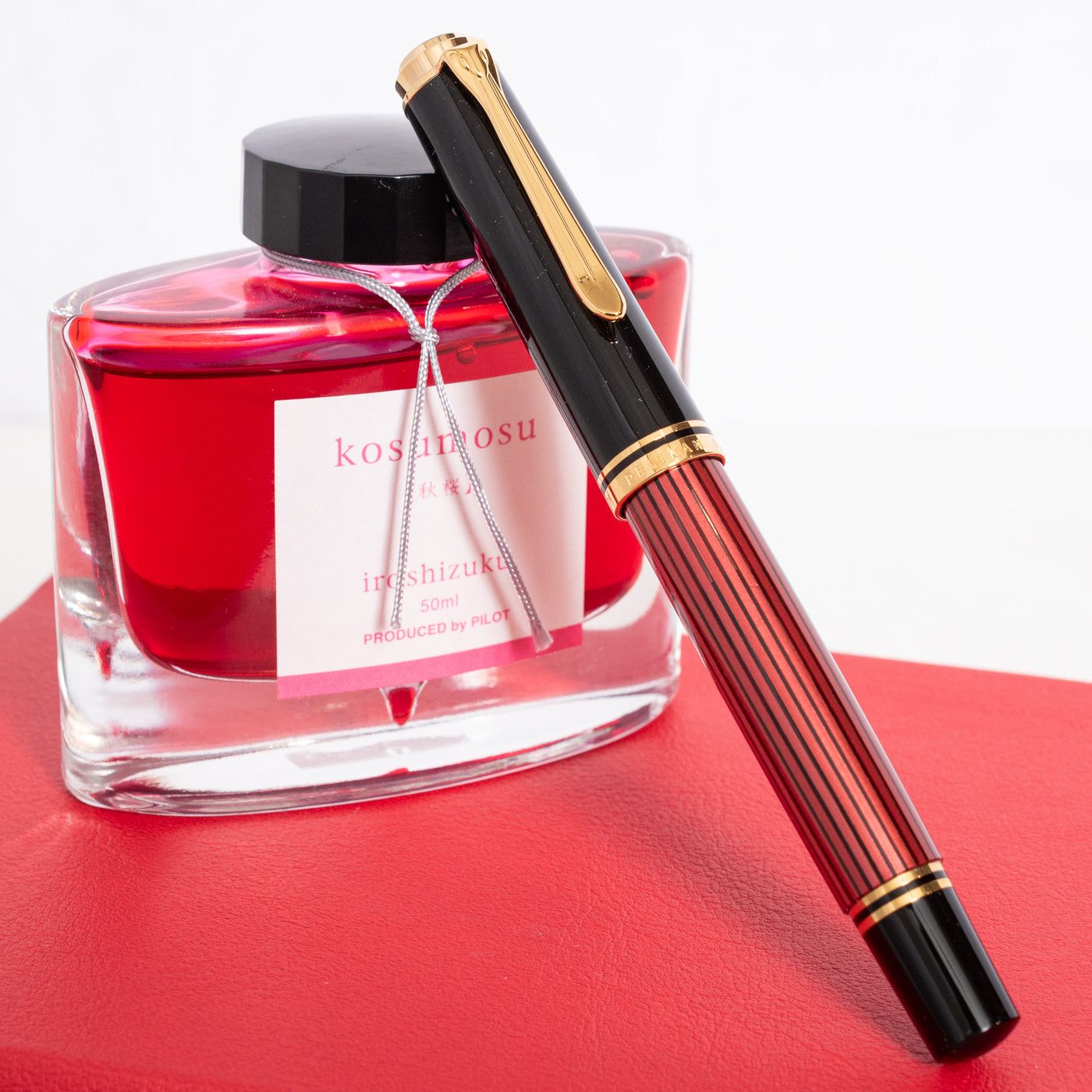 Pelikan Souveran M600 Black & Red Fountain Pen Capped