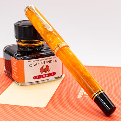 Pelikan Souveran M600 Vibrant Orange Fountain Pen capped