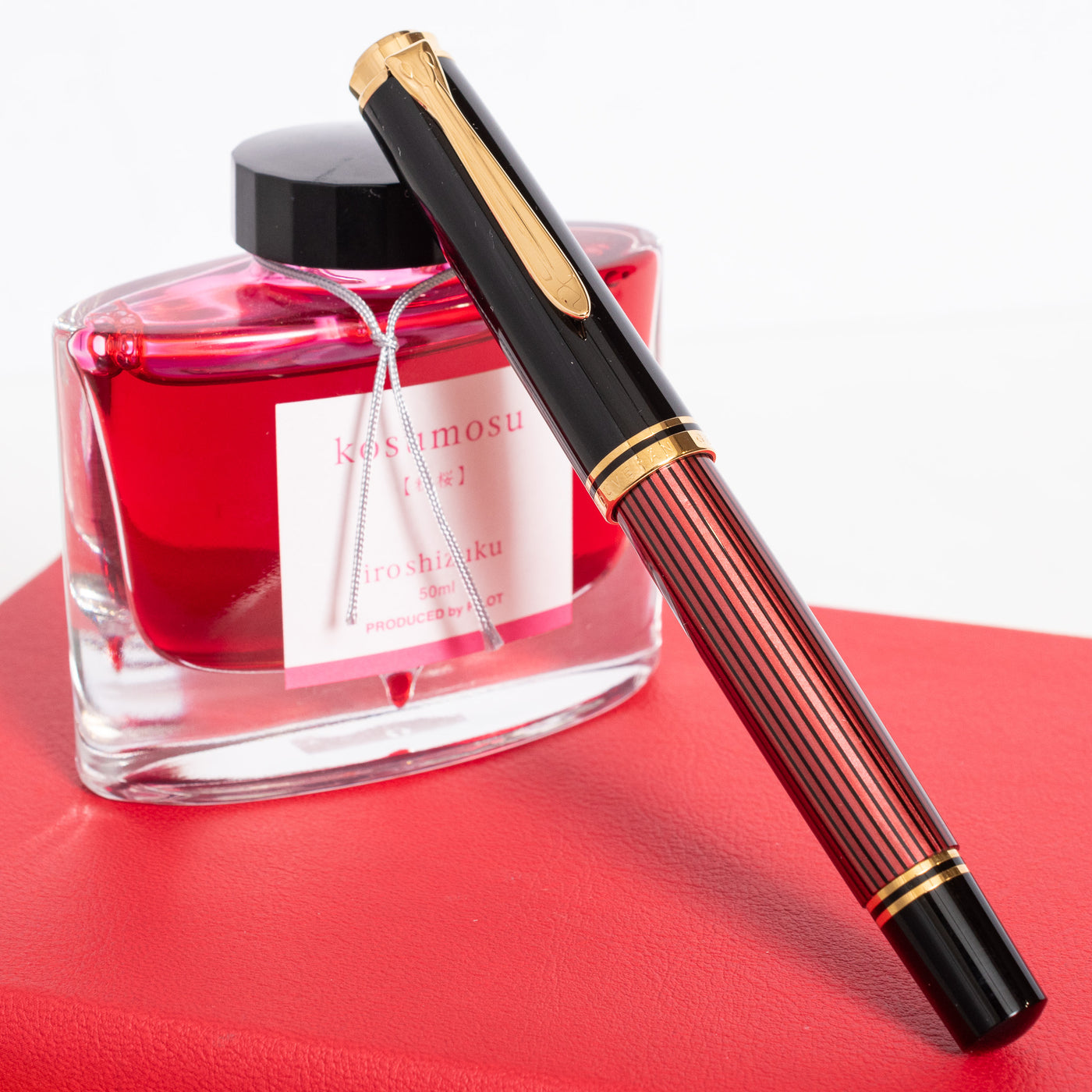 Pelikan Souveran M800 Black & Red Fountain Pen Capped