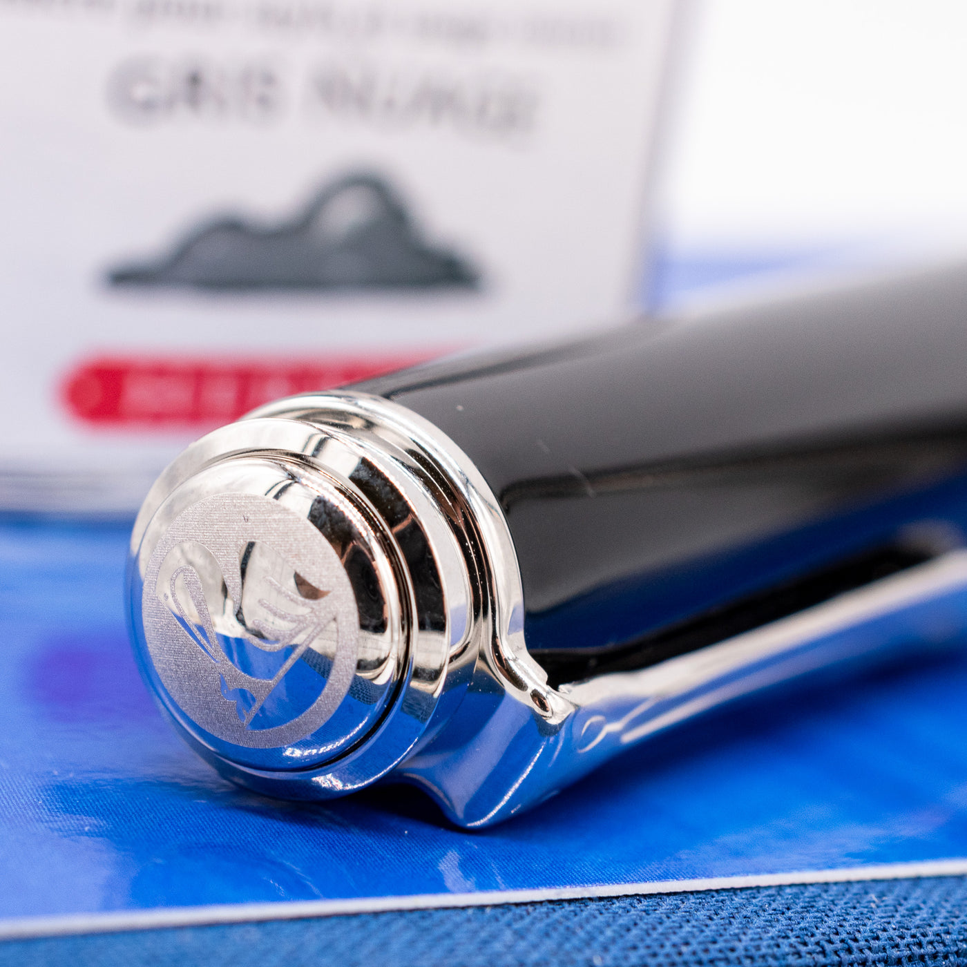 Pelikan Souveran M805 Fountain Pen - Blue Stripe cap top