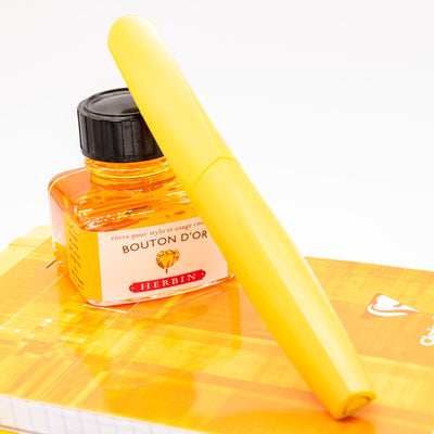 Pelikan Twist Fountain Pen - Bright Sunshine capped